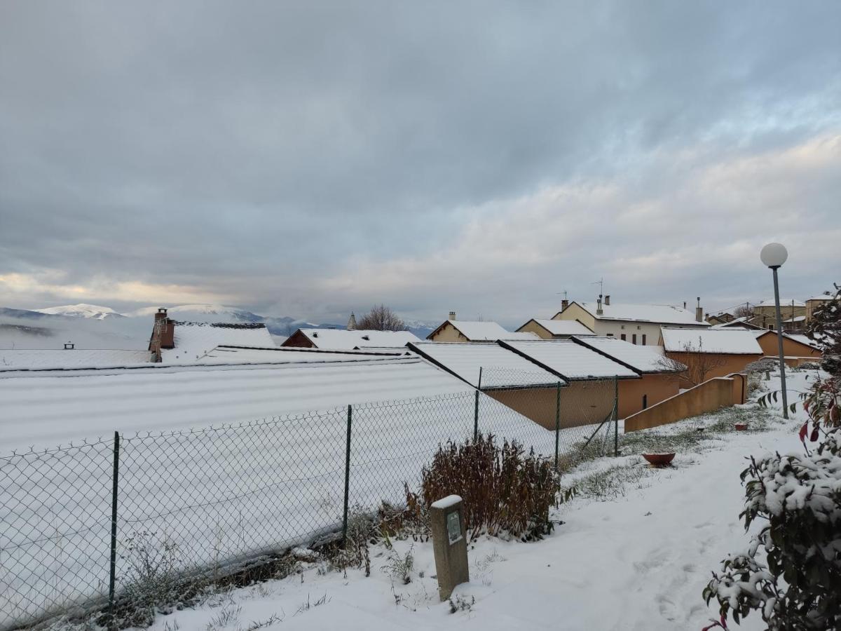 Les Fontanilles Odeillo Chalet 60 Wifi & Parking Gratuit Expose Plein Sud & Plein Pied , Draps & Serviettes De Toilettes Non Inclus, Sabanas Y Toallas No Incluidos Exterior photo
